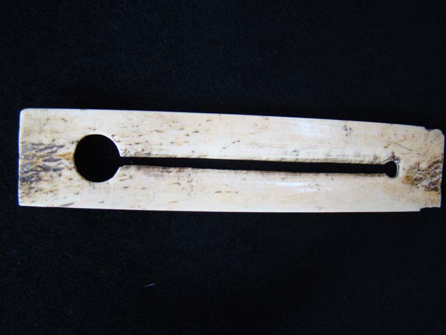 A Fabulous and rare 19th century Scrimshawed Military button cleaning implement circa 1830-1850 — image 5